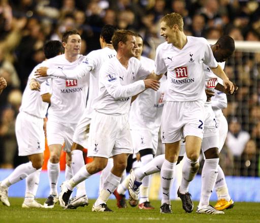 球队开场三分钟就进球，太狠