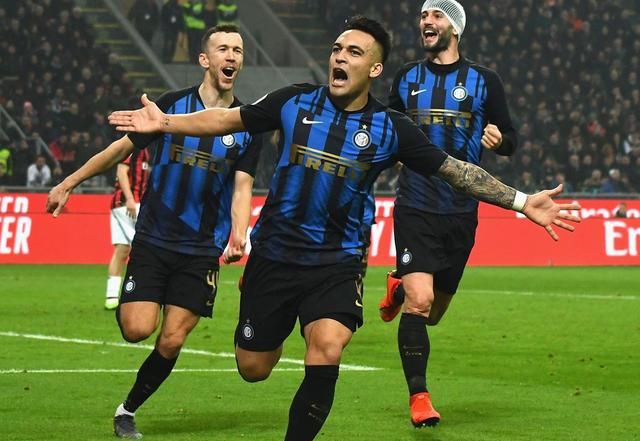 挪媒：哈兰德因曼奇尼摸屁股产生冲突，挪威队赛后庆祝至深夜（挪威媒体：哈兰德与曼奇尼因拍臀发生争执，挪威队赛后庆祝至深夜）