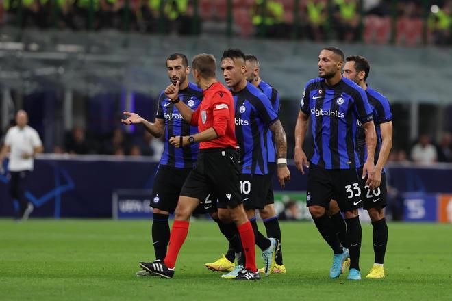 拜仁发布赛前预热海报：阿芳、杰克逊出镜（拜仁赛前海报出炉：阿芳、杰克逊亮相）