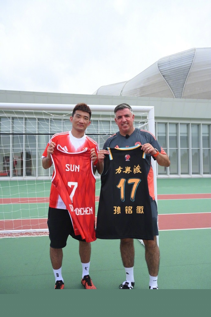 HWG！罗马诺：埃切维里结束在药厂的租借，转而租借至赫罗纳（罗马诺：埃切维里已结束勒沃库森租期，随后租借加盟赫罗纳）