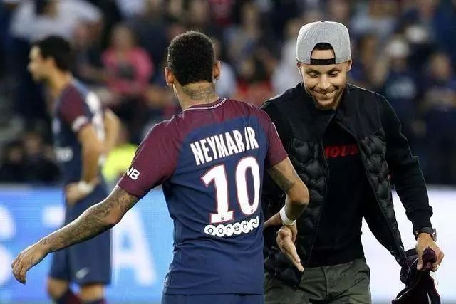 德天空：弗罗因德将21岁前锋弗兰库利诺列入拜仁夏窗引援名单（德天空：弗罗因德将21岁前锋弗兰库利诺纳入拜仁今夏引援候选）